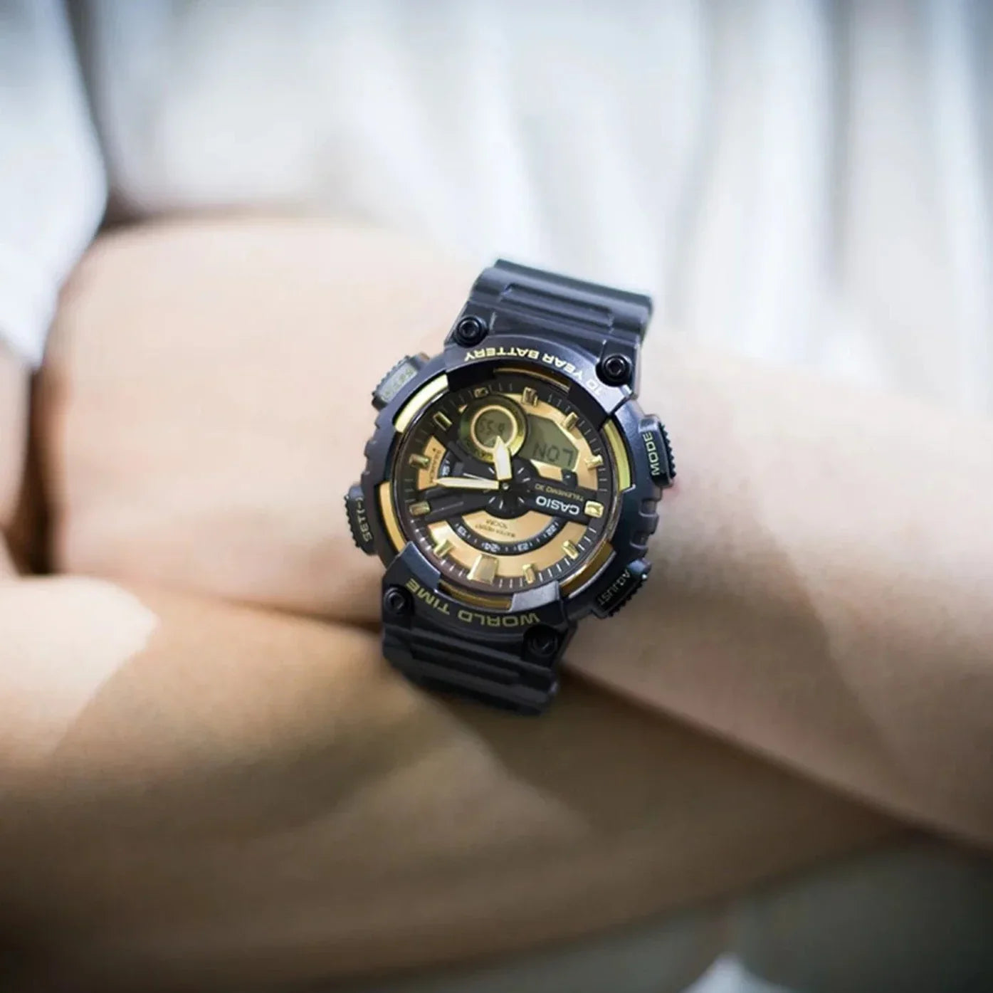 Reloj Casio AEQ-110BW-9AV Hombre - Análogo Digital