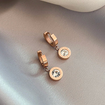 Pendiente clásico color oro rosa Piedra blanca